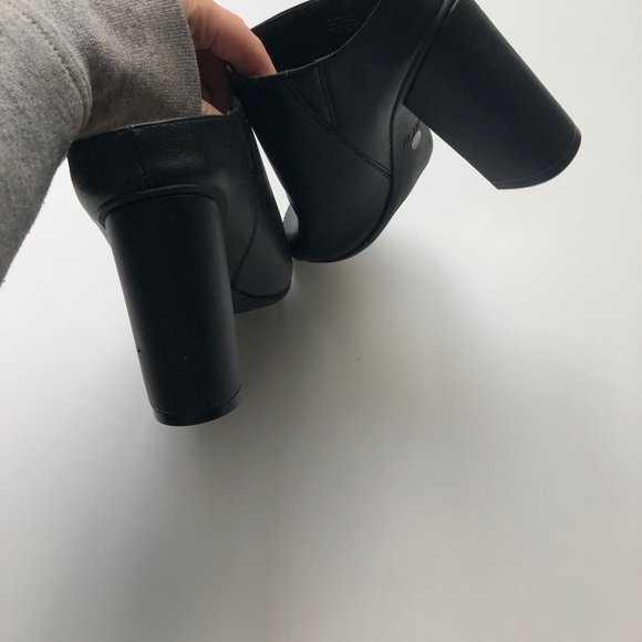 peeptoe mule